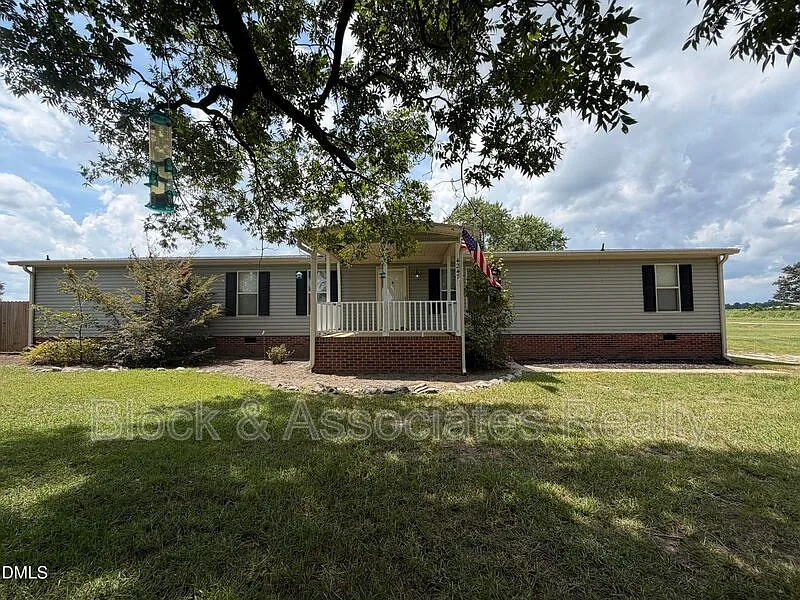 4 bed, 2.0 bath, $1,900 — Photo 1