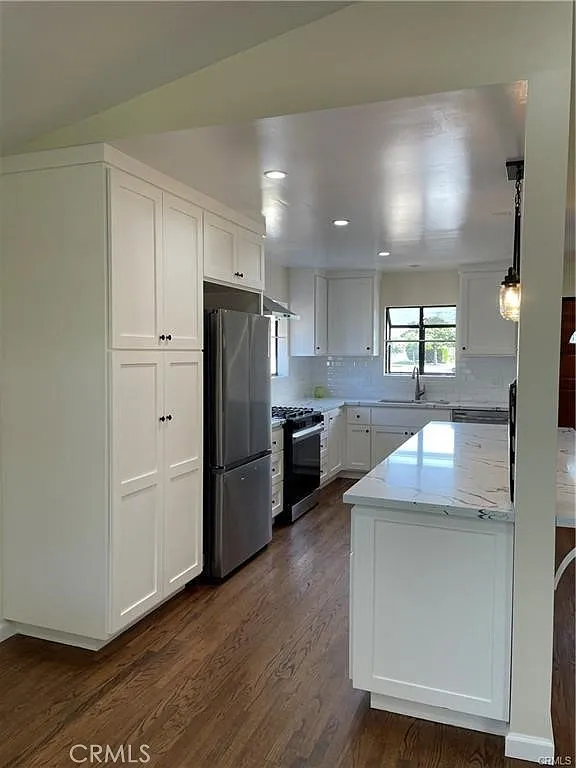 3 bed, 1274 sqft, $5,200 — Photo 3