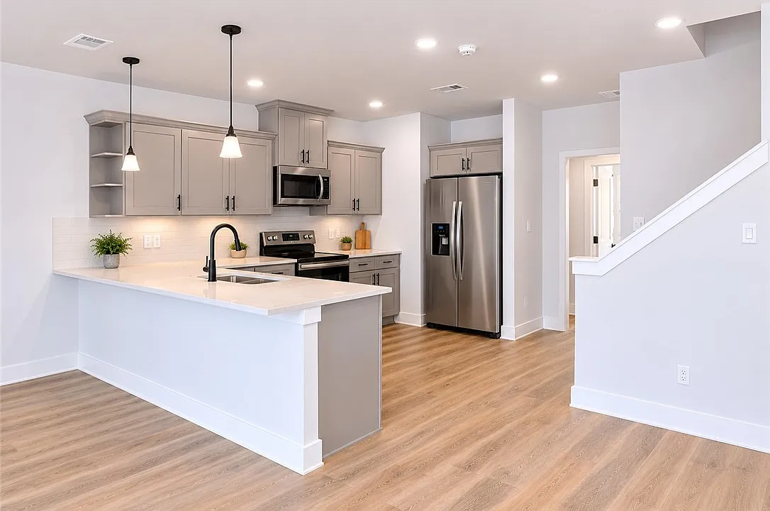 4 bed, 4.5 bath, 1858 sqft, $2,288 — Photo 3