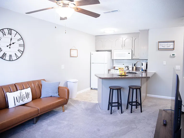 140 Gunter Ln #140B — Photo 2