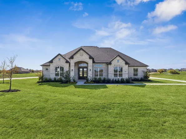 121 Swan Lake Dr, Waxahachie, TX 75165