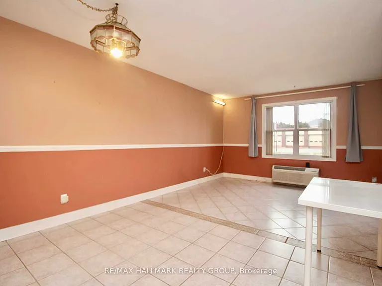 1099 Cadboro Rd #115 — Photo 3