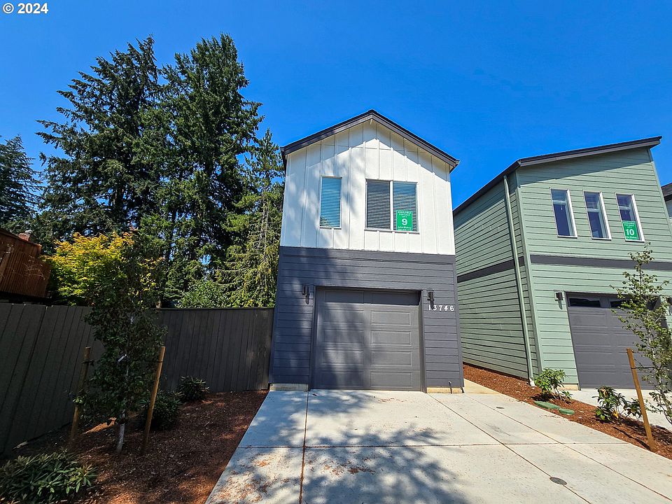 1st image of 13746 NE 20th Cir