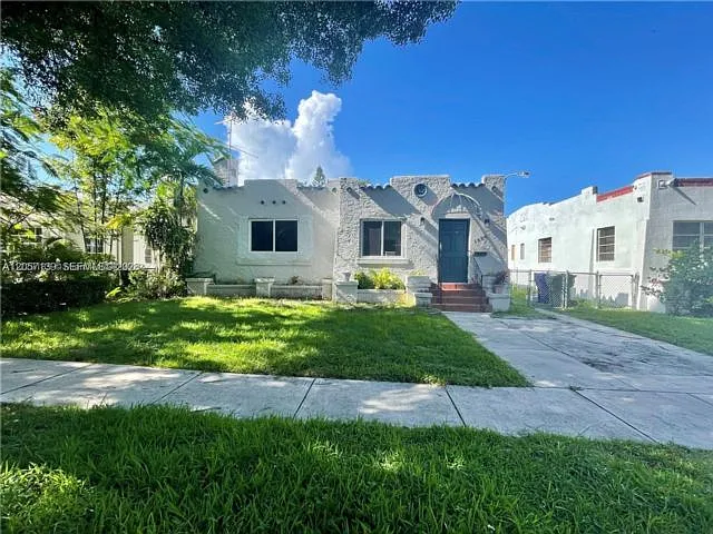 1520 SW 10th St