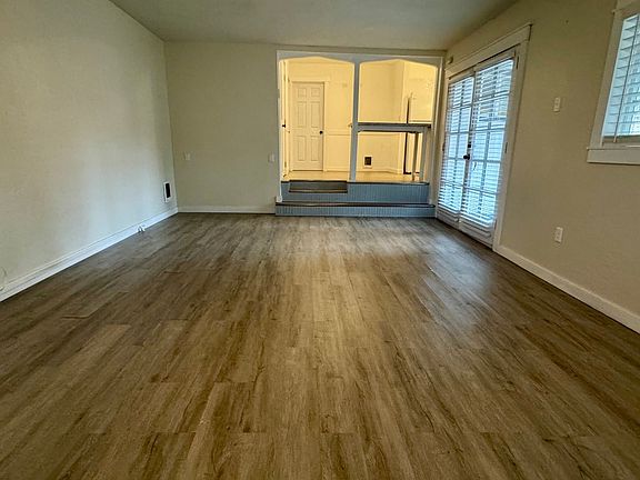 4th image of 2401 E Saint Andrews Dr