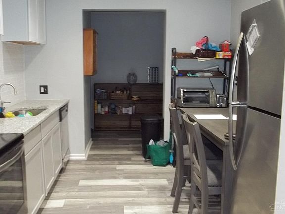 3rd image of 3914 Riverview Ave