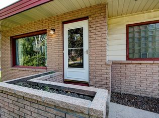 5124 S Honey Creek Dr, Greenfield, WI 53221