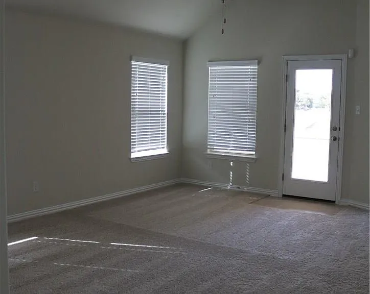 913 Wolcott Dr — Photo 14