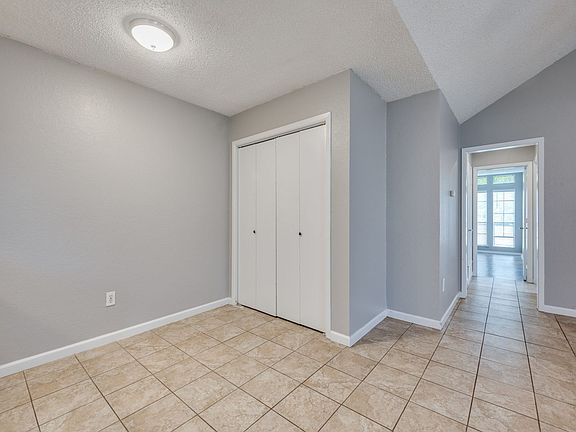 5th image of 4001-4047 Evergreen St #4031