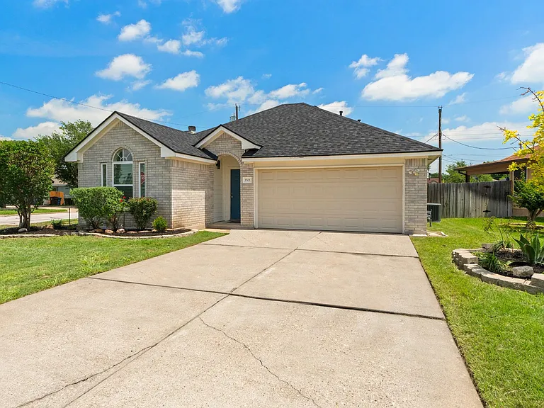 1501 Catherine Ct — Photo 4