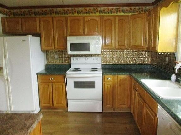 2nd image of 5075 Sparrows Point Dr NE