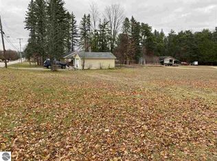 902 N Bridge St, Bellaire, MI 49615