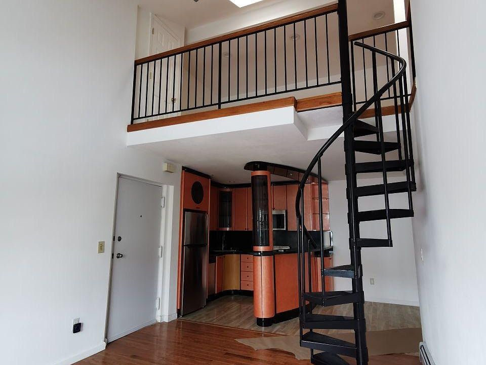 1st image of 360 Barlow Ave #2