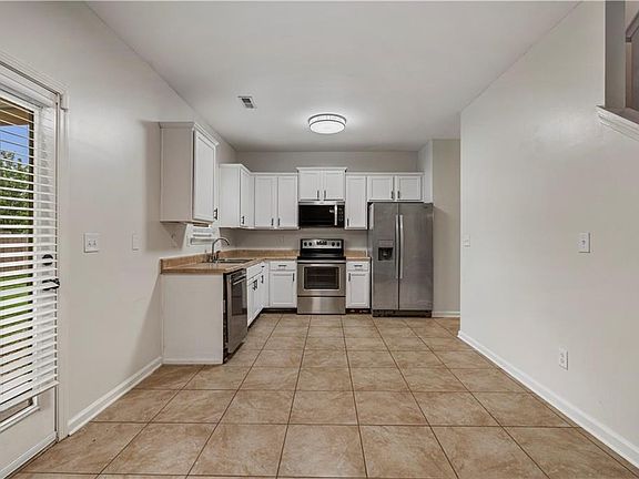 5th image of 24 Churchhill Dr