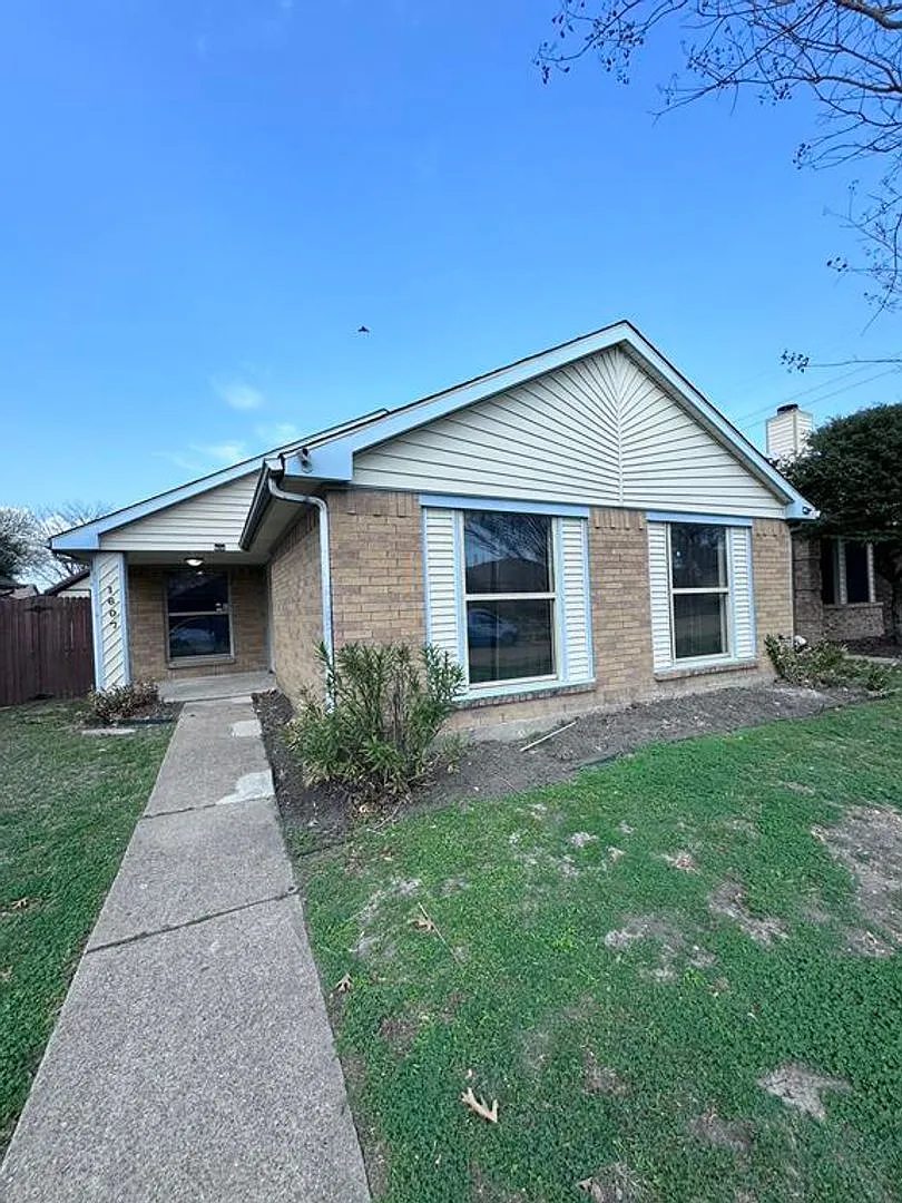 Beautiful 3 Bedroom 2 Bathroom in Mesquite! — Photo 1