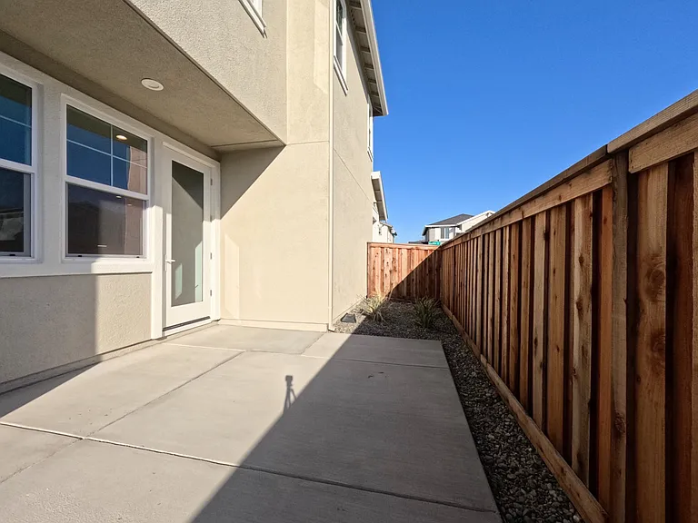 2716 Amora Cir — Photo 17