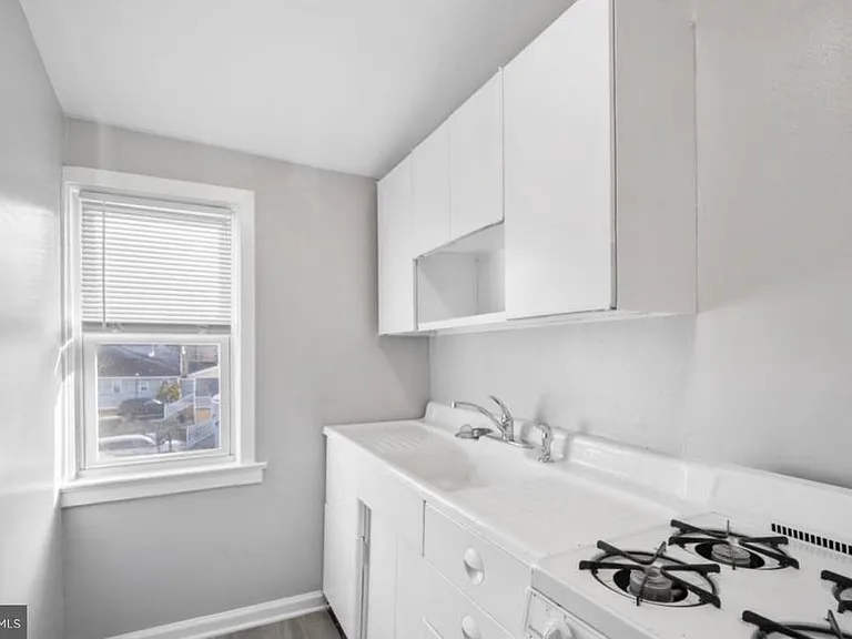 124 Stiles Ave — Photo 3