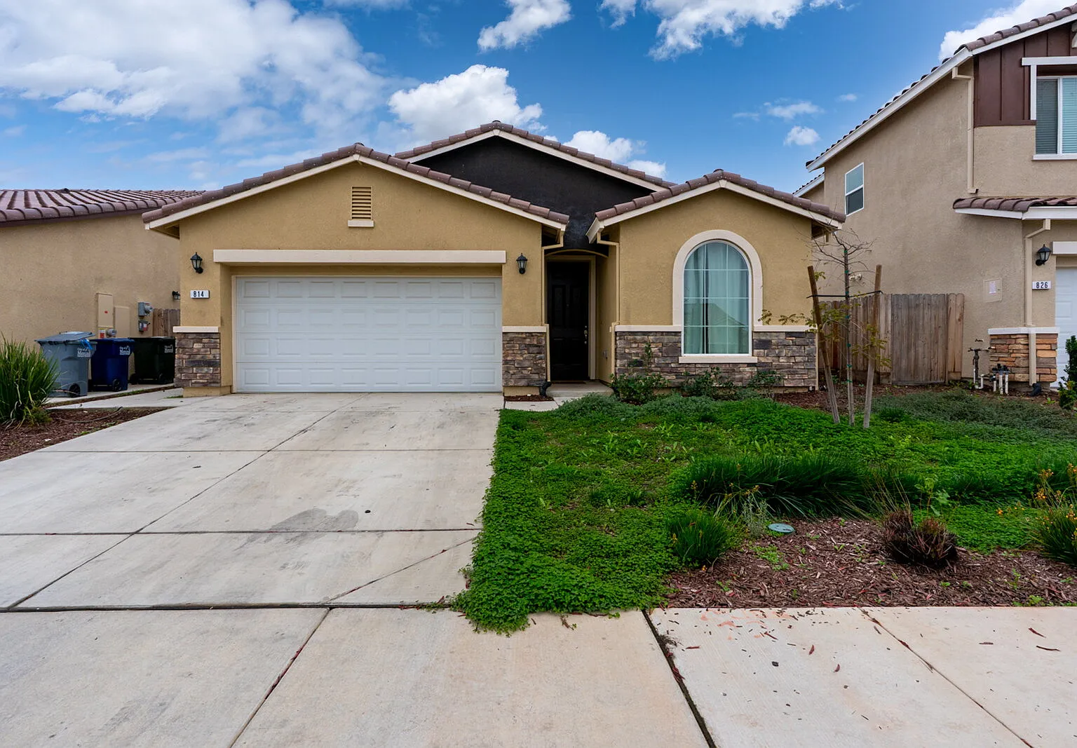 3 bed, 2.0 bath, 1620 sqft, $2,100 — Photo 2
