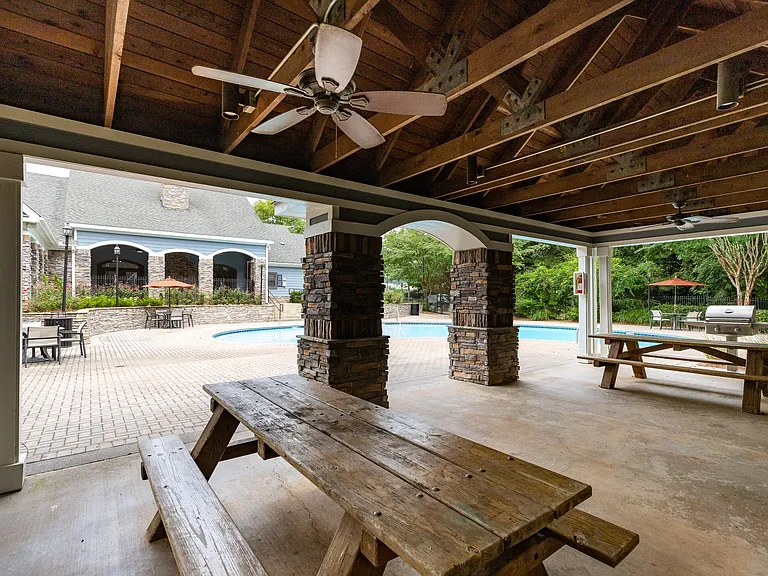 Poolside grilling pavilion