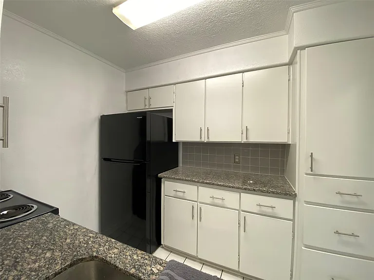 10682 Hazelhurst Dr #14 — Photo 11