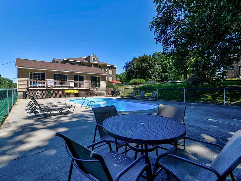 Colonial Village Apartments — Photo 21