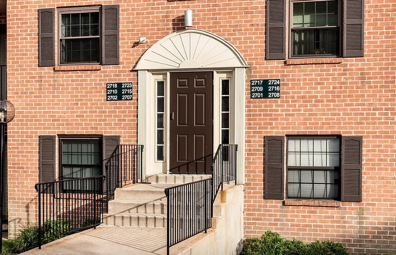 2 bed, 945 sqft, $1,575 — Photo 1