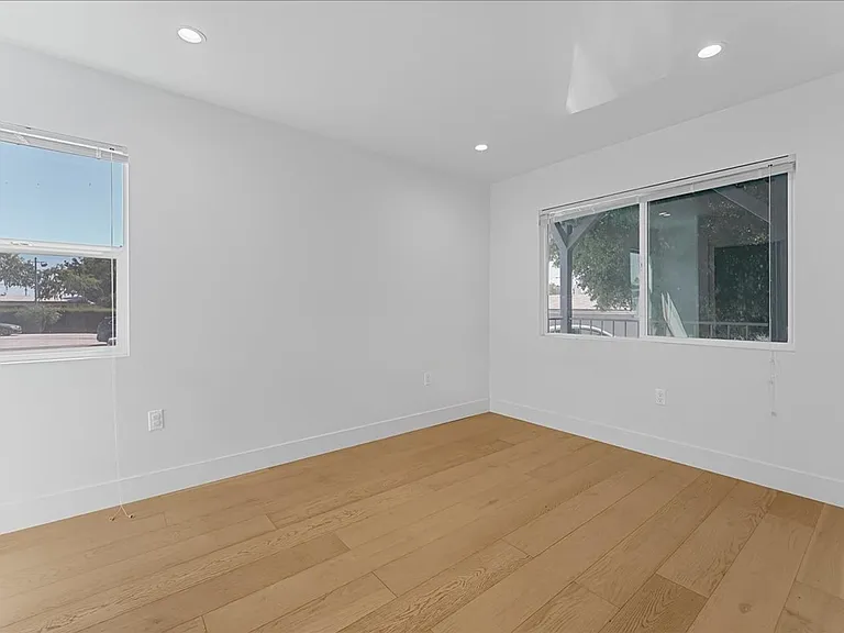 2736 Pomeroy Ave — Photo 1