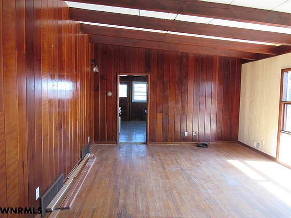 3rd image of 401 E Park St