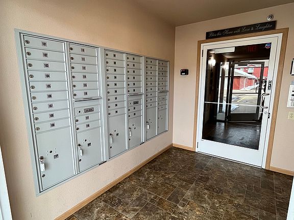5th image of 1028 Berry Ave APT 304