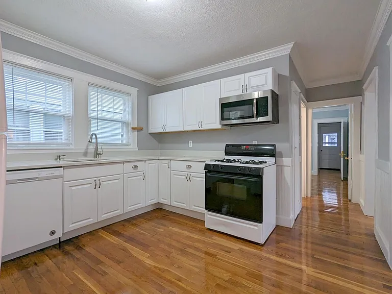 4 Edgar Ct #2 — Photo 14