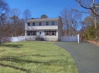 18 Middle Island Rd, Middle Island, NY 11953