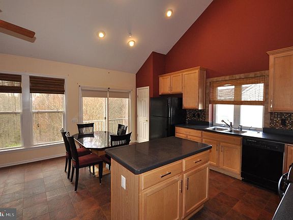 5th image of 19 Herndon Ct