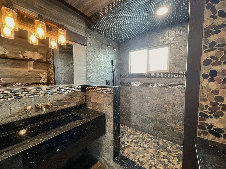 8824 Tyrone Ave — Photo 14