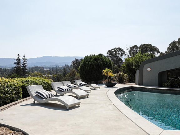 5th image of 24660 Nicole Ln