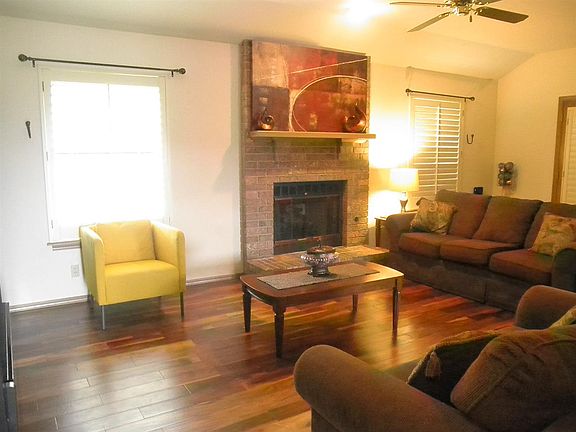 3rd image of 400 Lonnie Ave