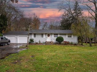 289 Fan Hill Rd, Monroe, CT 06468