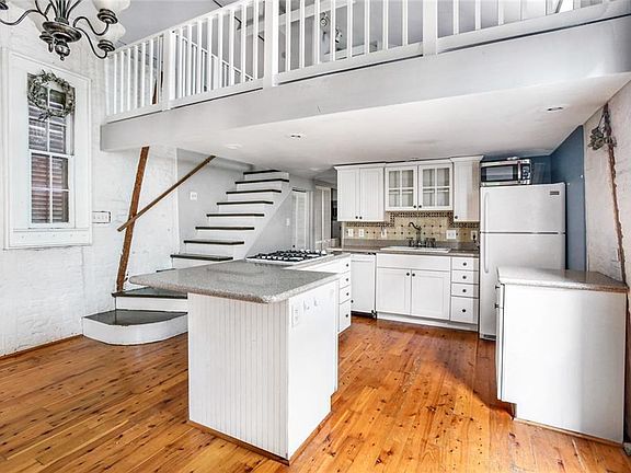 5th image of 2319 Dauphine St #F