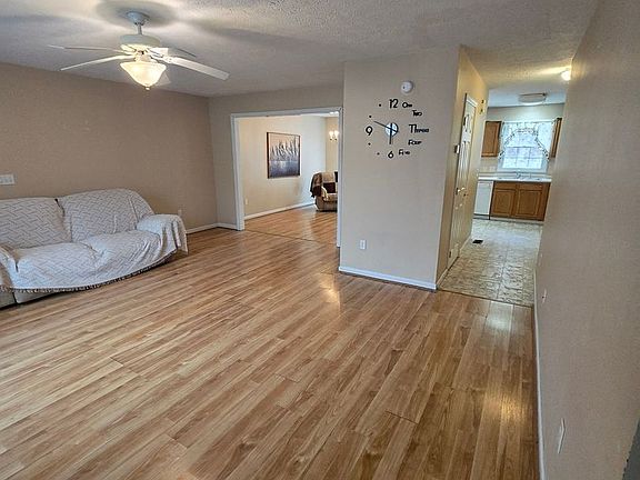 2nd image of 252 Donna Ave