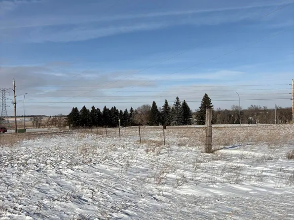 7035 Aurora St, Bismarck, ND 58503