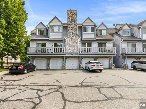 5 Garden Ct, Succasunna, NJ 07876