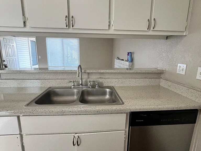 700 McCoy Ct #24 — Photo 6