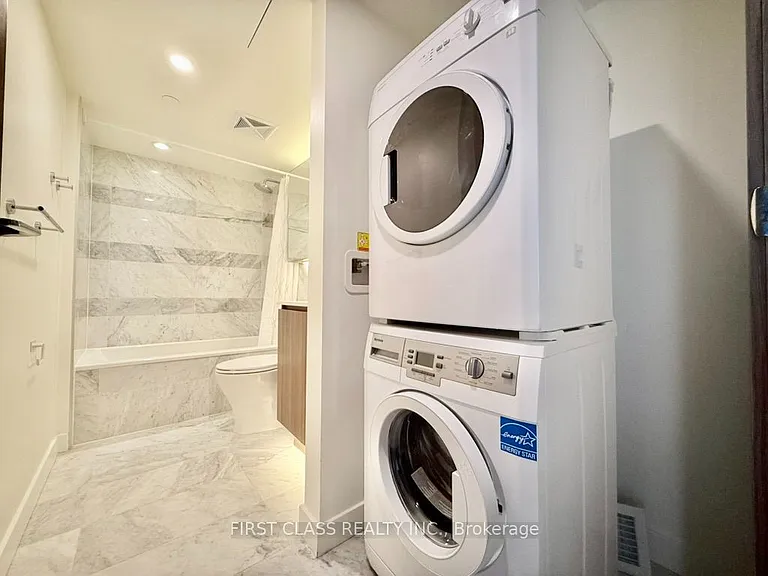 19 Bathurst St #902 — Photo 6