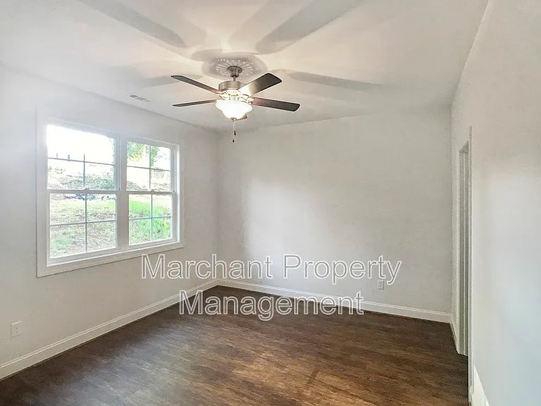180 Floyd St — Photo 11
