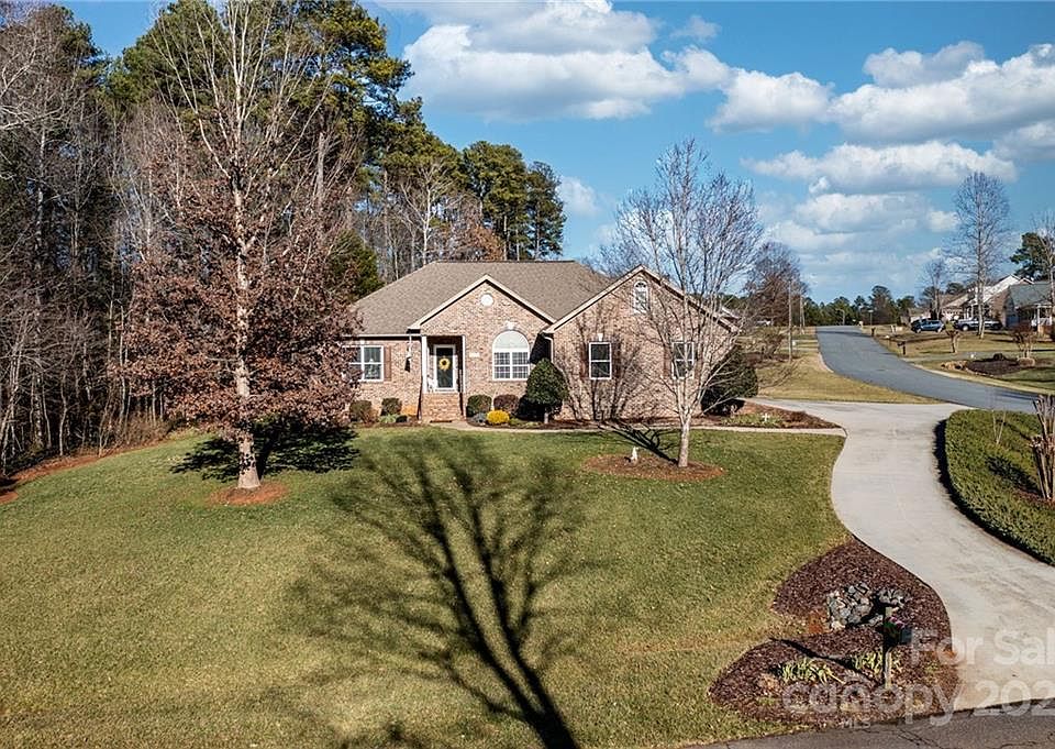 1st image of 1325 Kensington Cir