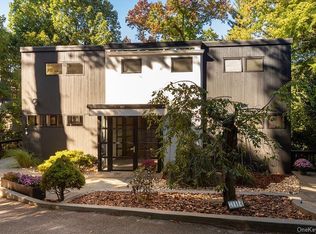 712 Ladd Rd, Bronx, NY 10471