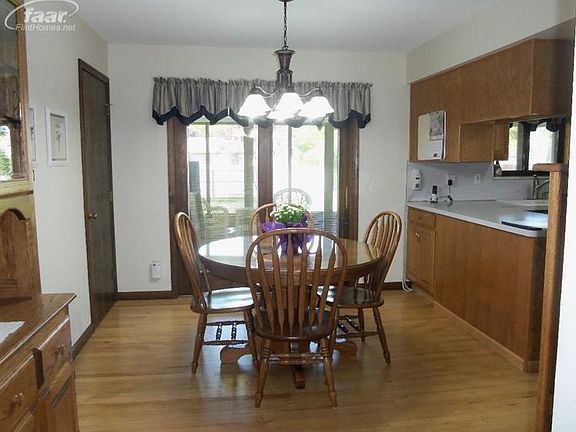 5th image of 9294 Park Ct
