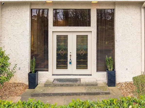 2056 Silversmith Ln, Stone Mountain, GA 30087