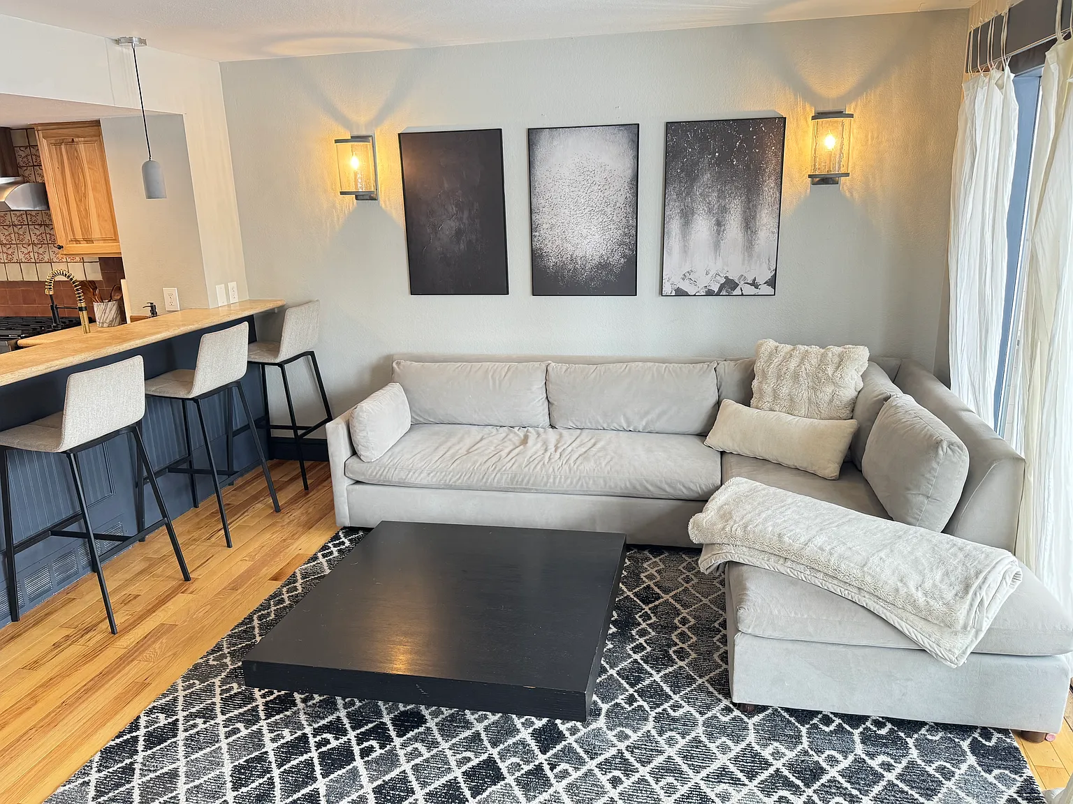 3 bed, 2.5 bath, 1430 sqft, $3,998 — Photo 4