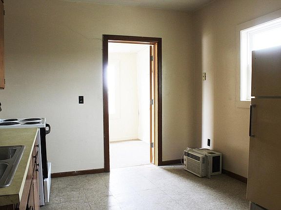 5th image of 2119 College St APT 4