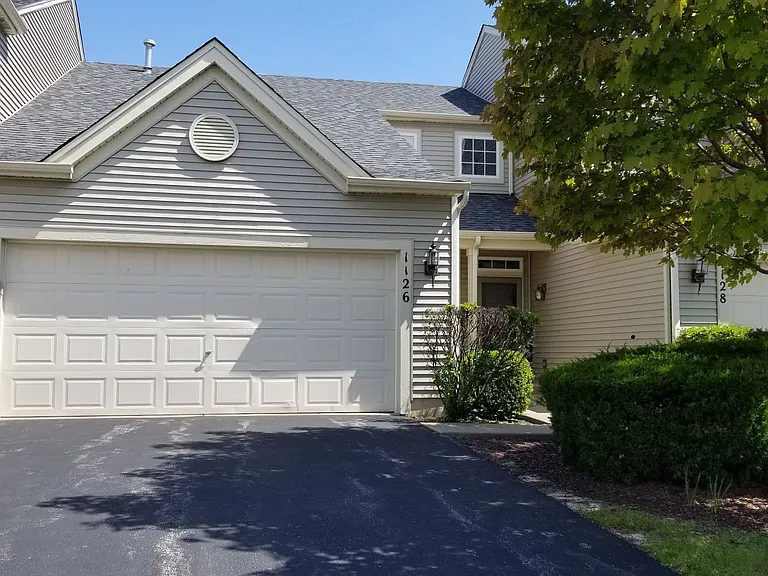 1126 Clover Dr — Photo 1
